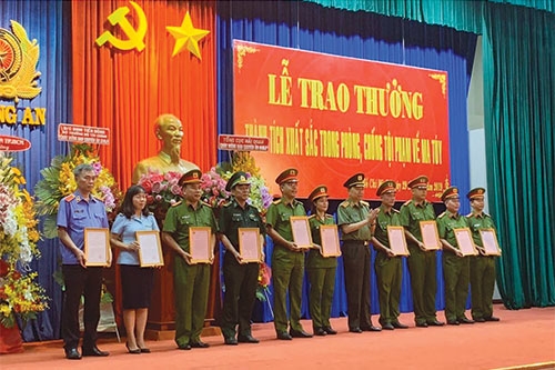 chong buon lau ma tuy khu vuc phia nam con nhieu gian nan