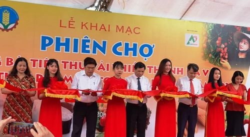 Khai mạc phiên chợ quảng bá, tiêu thụ vải thiều Thanh Hà và nông sản