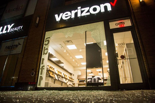 Verizon bán Yahoo, AOL trong thương vụ trị giá 5 tỷ USD