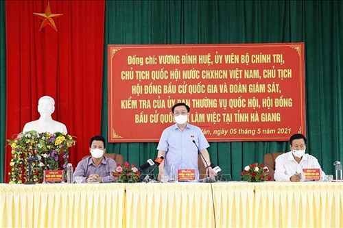 Chùm ảnh: Chủ tịch Quốc hội Vương Đình Huệ kiểm tra công tác bầu cử tại Hà Giang