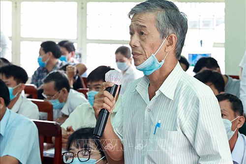 Cử tri Lê Văn Luân, xã Tân Thạnh Đông đặt câu hỏi đối với các ứng cử viên đại biểu Quốc hội