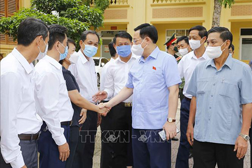 Chủ tịch Quốc hội Vương Đình Huệ tiếp xúc cử tri quận Kiến An.