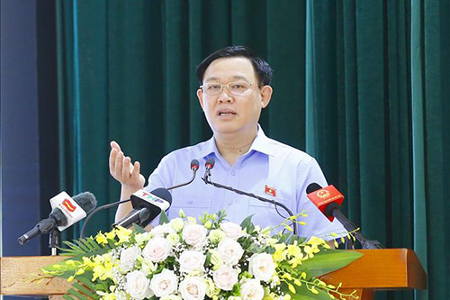 Chủ tịch Quốc hội Vương Đình Huệ trình bày chương trình hành động tại huyện Tiên Lãng.