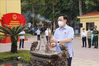 Chùm ảnh: Chủ tịch Quốc hội Vương Đình Huệ vận động bầu cử tại Hải Phòng