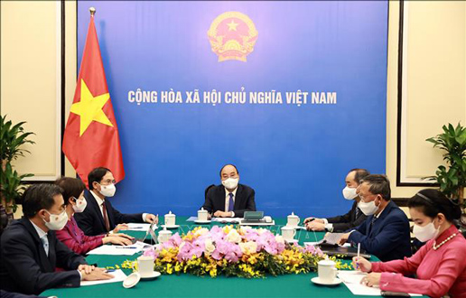 Chủ tịch nước Nguyễn Xuân Phúc điện đàm với Thủ tướng Nhật Bản Yoshihide Suga.