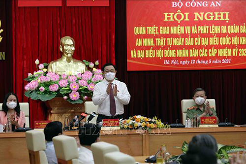 Chủ tịch Quốc hội Vương Đình Huệ tại hội nghị.