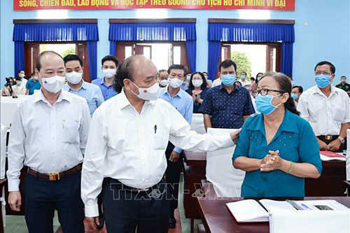 Chủ tịch nước Nguyễn Xuân Phúc gặp gỡ cử tri tại hội nghị trực tuyến tiếp xúc giữa cử tri 21 xã