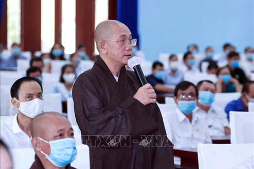 Thượng tọa Thích Tịnh Tâm, cử tri huyện Củ Chi phát biểu tại hội nghị.