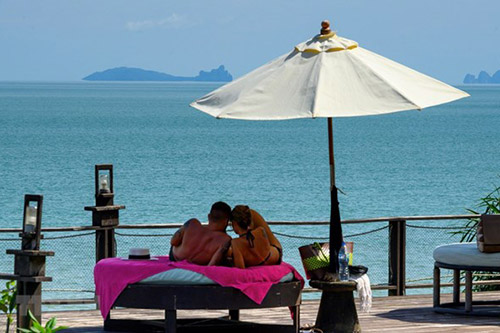 Khách du lịch vui chơi tại khu nghỉ dưỡng trên đảo Koh Yao Yai, Phuket, Thái Lan, ngày 23/11/2020.