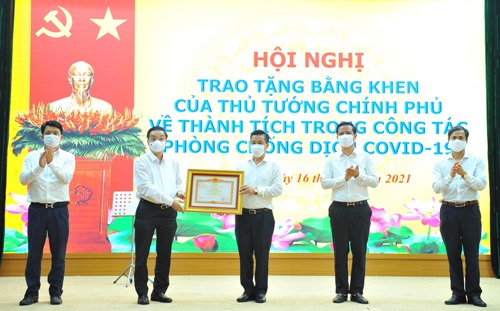 Trao Bằng khen của Thủ tướng cho tập thể, cá nhân có thành tích xuất sắc phòng, chống dịch