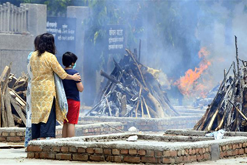 Lễ hỏa táng bệnh nhân tử vong do mắc COVID-19 tại New Delhi, Ấn Độ