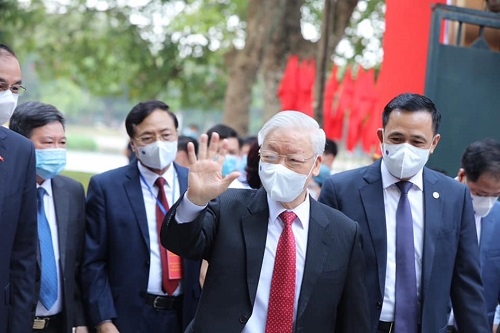 chum anh lanh dao dang nha nuoc cung toan dan di bau cu