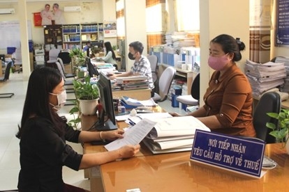 Phải nộp lệ phí trước bạ khi đăng ký quyền sở hữu xe ô tô