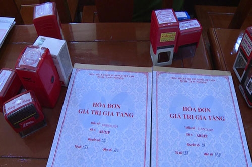 bat nhom mua ban hoa don thu loi bat chinh tren 200 ty dong
