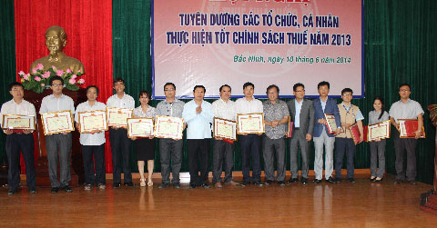 Bắc Ninh: Tuyên dương 104 tổ chức, cá nhân nộp thuế tiêu biểu