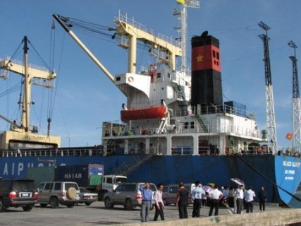 Bố trí thêm nhân lực, thông quan nhanh hàng hóa của doanh nghiệp