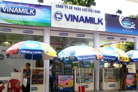 Công bố giá trần bán buôn 35 sản phẩm sữa của Vinamilk