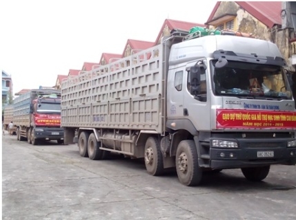 giao hon 4 nghin tan gao an toan den tay nguoi duoc ho tro