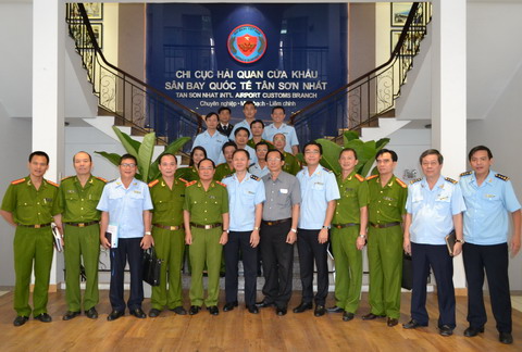 Bộ trưởng Bộ Công an tặng Bằng khen cho Hải quan sân bay Tân Sơn Nhất