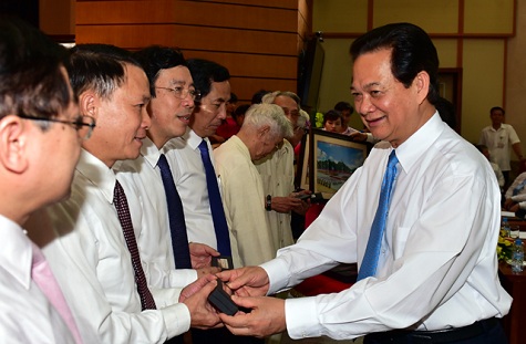 thu tuong tang qua bao chi