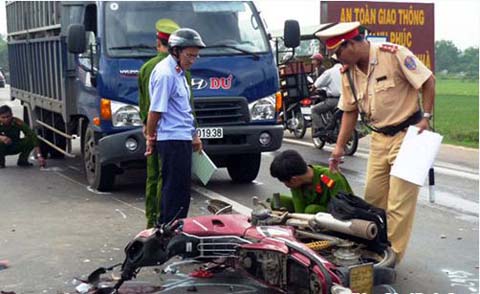 Hành vi vi phạm giao thông nguy hiểm: Chế tài đã đủ sức răn đe?