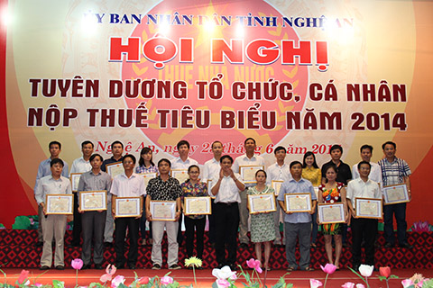 Nghệ An: Tuyên dương 240 tổ chức, cá nhân nộp thuế tiêu biểu năm 2014