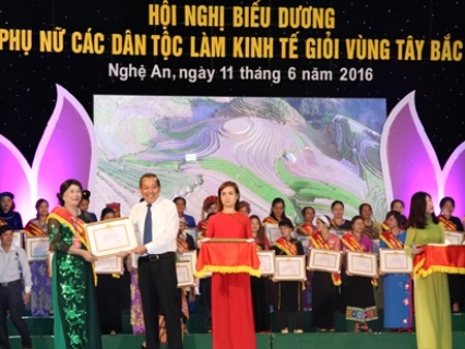 tuyen duong phu nu cac dan toc vung tay bac lam kinh te gioi