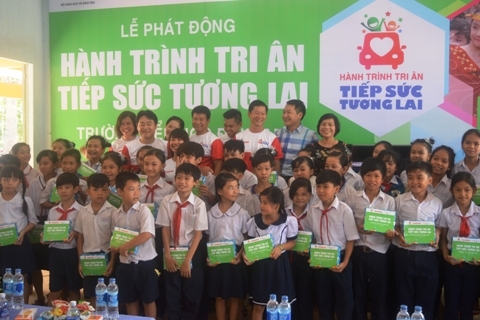 Nguyễn Kim tài trợ thư viện điện tử cho 21 trường tiểu học