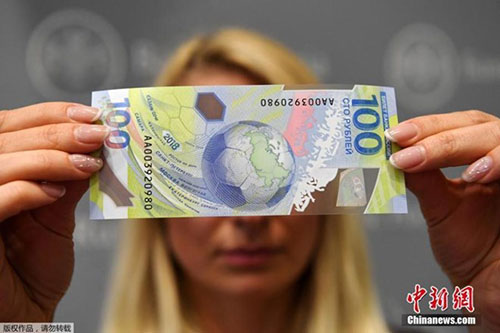 Tờ tiền polymer 100 Ruble được săn lùng nhất tại Nga mùa Hè 2018