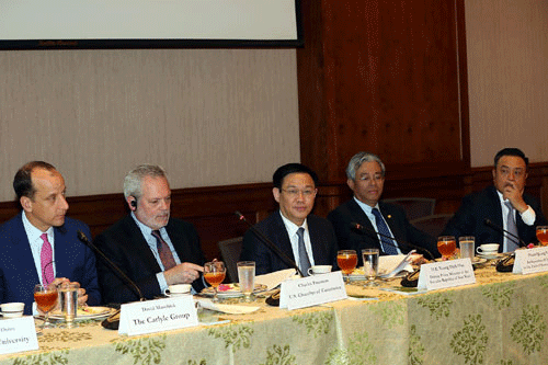 Phó Thủ tướng Vương Đình Huệ làm việc với Lãnh đạo Phòng Thương mại Hoa Kỳ