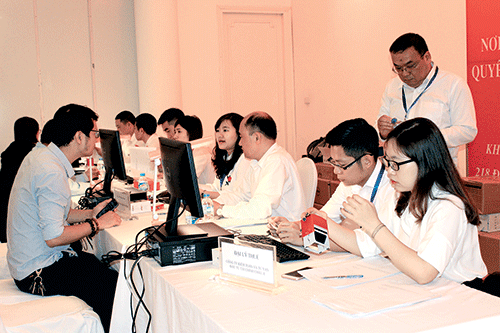 Đại lý thuế tham gia hỗ trợ người nộp thuế thực hiện quyết toán thuế tại Cục Thuế Hà Nội. Ảnh: N.M