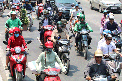 Hà Nội ngày nắng, chiều tối có mưa và dông