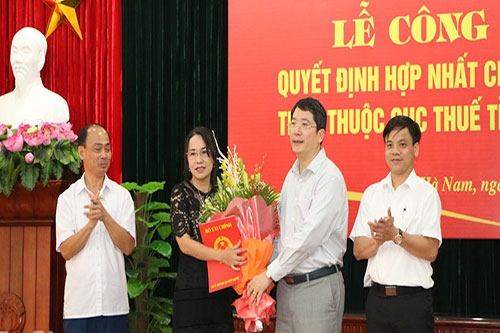 ha nam giam 2 chi cuc va 20 doi thue sau hop nhat chi cuc thue