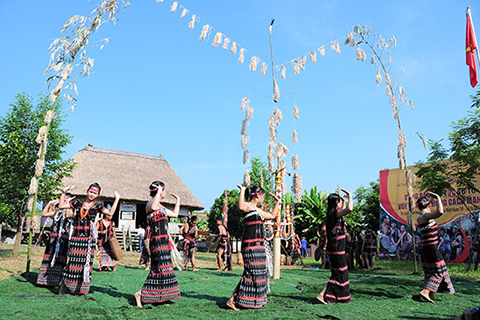 ‘Ngày hội gia đình’ tại Làng Văn hóa