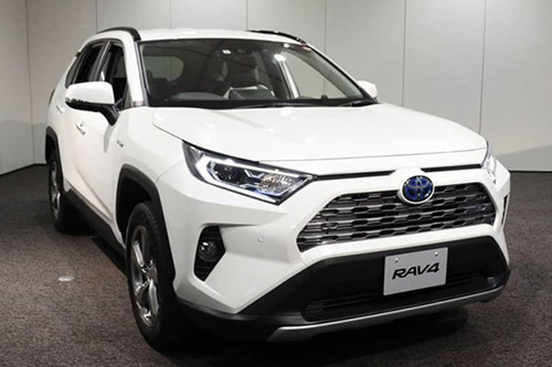 Toyota lần đầu tiên để mẫu xe RAV4 bán dưới thương hiệu Suzuki