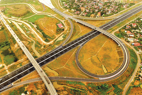 Nút giao QL10 với Cao tốc Hà Nội – Hải Phòng.