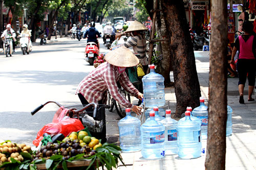 Trung Bộ ngày nắng nóng trên 40 độ C, vùng núi Bắc Bộ chiều tối có mưa dông