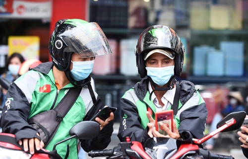 gojek ho tro doi tac tai xe nha hang va nguoi dung trong boi canh covid 19