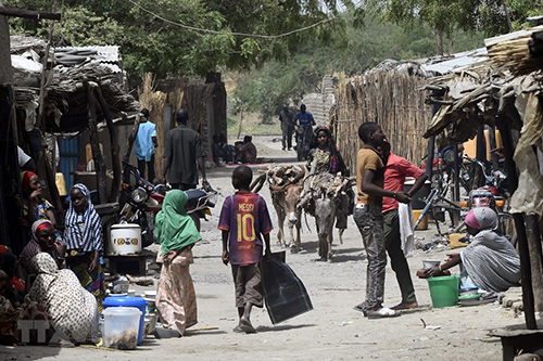Người dân tại một khu chợ ở Nougboua, khu vực hồ Chad, CH Chad ngày 6/4/2015.