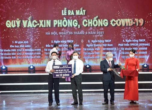 vietinbank ung ho quy vac xin phong chong covid 19 60 ty dong