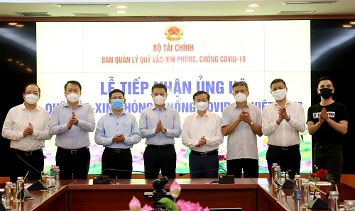 tiep nhan hon 326 ty dong tu cac nha tai tro vao quy vac xin phong chong covid 19