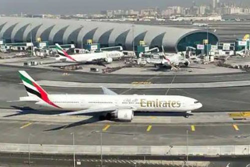 Máy bay của hãng hàng không Emirates.