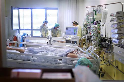 Điều trị cho bệnh nhân mắc COVID-19 tại bệnh viện ở Magdeburg, Đức.