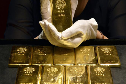 Vàng miếng được bày bán tại một tiệm kim hoàn ở Tokyo, Nhật Bản.