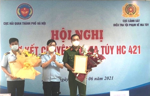 Khen thưởng chuyên án triệt phá đường dây buôn lậu hơn 127 kg ma túy