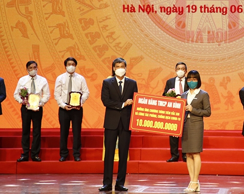 Geleximco và ABBANK đóng góp 20 tỷ đồng cho Quỹ Vắc-xin phòng, chống Covid-19