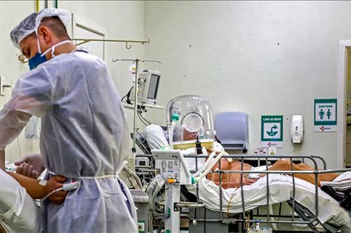 Điều trị cho bệnh nhân nhiễm COVID-19 tại bệnh viện ở Sao Leopoldo, Brazil.