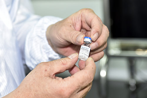 Vaccine Sputnik-V được đóng ống tại Công ty