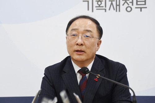 Bộ trưởng Tài chính Hàn Quốc Hong Nam-ki.