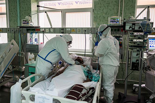 Điều trị cho bệnh nhân nhiễm COVID-19 tại bệnh viện ở Moskva, Nga.